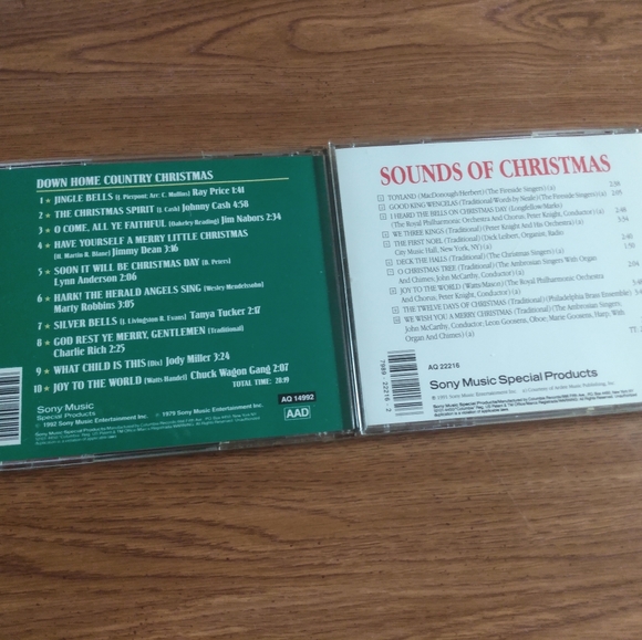 2 Christmas CDS - Picture 2 of 3